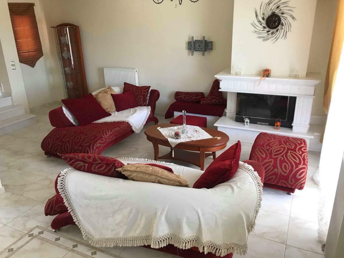 Amazing House In Kiato Near The Beach Екстериор снимка